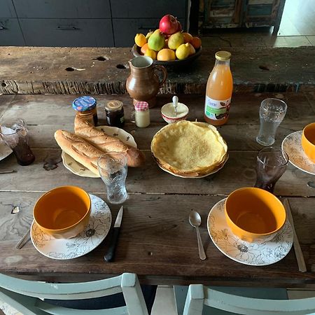 Bed and Breakfast Au Joyeux Lureau Touquin Esterno foto